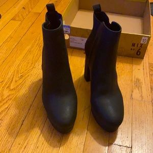 New Mix 6 Heeled Black Booties